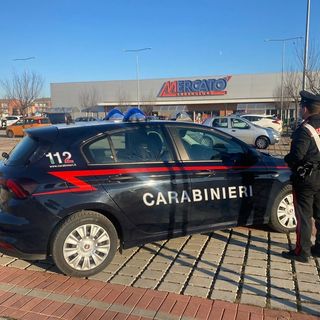 Derubavano gli anziani con la tecnica delle monetine gettate a terra: due denunce