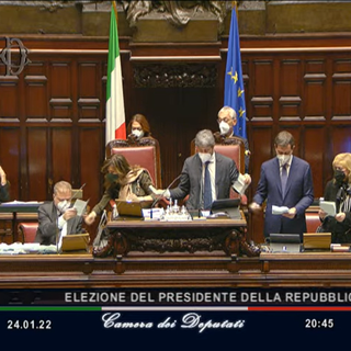 Quirinale, una valanga di schede bianche. Voti per Bossi, Giorgetti, Cartabia e Fagioli