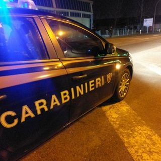 Vigevano: sorpreso con un bastone sotto i sedili dell'auto, nei guai un uomo