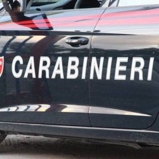 Mortara: le rubano la borsa dal carrello mentre carica la spesa nel bagagliaio dell'auto