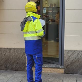 Poste Italiane: crescono i pacchi consegnati in provincia di Pavia