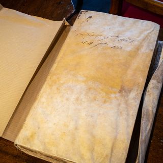 Broni riscopre i suoi tesori d’archivio: riemerge dalla polvere la prima deliberazione del consiglio comunale del 1648