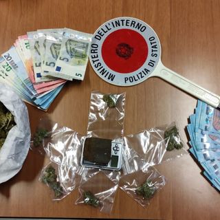 Pavia: market della droga in condominio, in manette un pusher 31enne