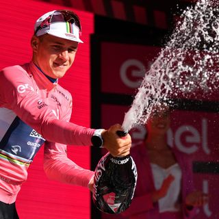 BuonGiro. È già King Remco, incoronato prima maglia rosa: Evenepoel vola sula Costa dei Trabocchi