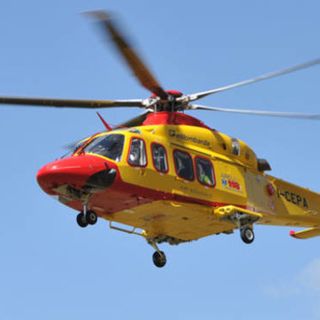 Vigevano: accusa un malore in piscina, 15enne elitrasportato in ospedale