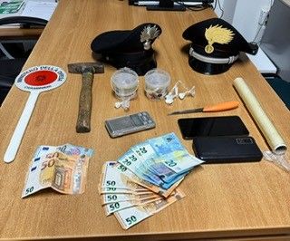 Sorpreso a spacciare sostanze stupefacenti nelle campagne del Pavese, arrestato un 23enne