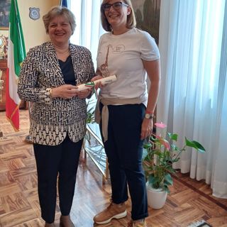 Il prefetto di Pavia consegna alla dottoressa Federica Broglia, l’onorificenza di Cavaliere al Merito della Repubblica Italiana