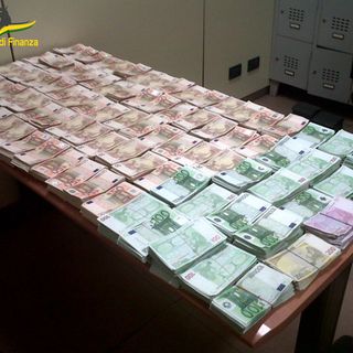 Prestiti a tassi d'usura: la Guardia di Finanza arresta cinque persone nel Varesotto. Imprenditori in difficoltà costretti a pagare interessi del 120%