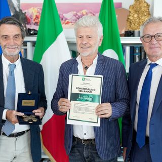 Ron premiato da Regione Lombardia con la Rosa Camuna. "Autore di brani indimenticabili che sono poesia e musica”
