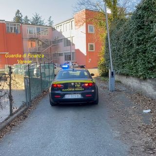 Insegnava da 21 anni con una laurea falsa da 110 e lode. Denunciata per truffa e sequestrati 350 mila euro tra contanti e beni accumulati