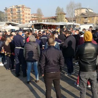- FOTONOTIZIA - Vigevano: la protesta degli ambulanti in piazza Calzolaio d'Italia
