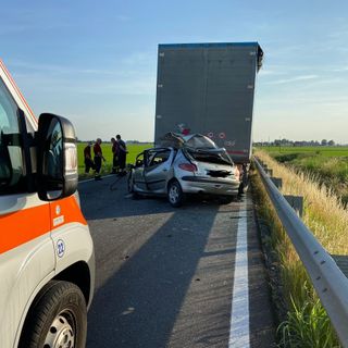 Cozzo: auto contro camion, muore un 23enne