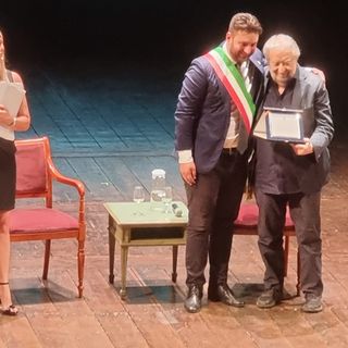 Casale Monferrato, Pupi Avati ritira il premio Giovanni Lanza consegnato dal sindaco Riboldi al Teatro Municipale