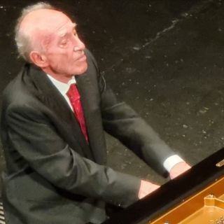 Pavia, il Teatro Fraschini apre la stagione con uno dei pianisti più acclamati al mondo, Maurizio Pollini