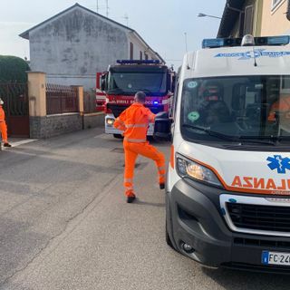 Magenta: anziano a terra in casa, soccorso dai Vigili del Fuoco
