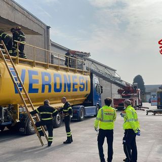 Busto Garolfo: operaio cade nella cisterna piena di grano, liberato dai vigili del fuoco