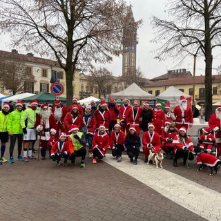 - FOTONOTIZIA - Mede: la tradizionale corsa dei Babbi Natale