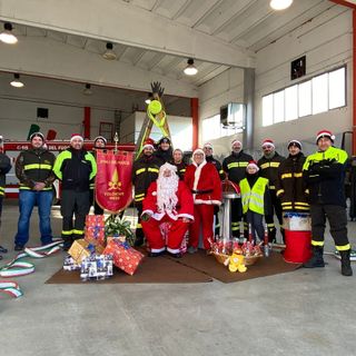 Mede: alla caserma dei Vigili del fuoco arriva Babbo Natale