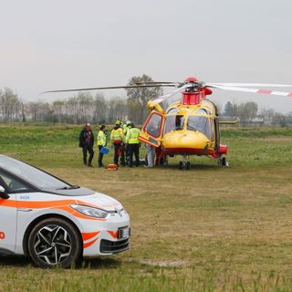 Ottobiano: cade sulla pista da motocross, 14enne soccorso con l'elicottero