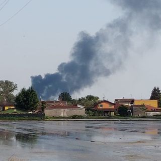 Vigevano, incendio alla Ilga Gomma, il sindaco Andrea Ceffa: &quot;Vietato consumare frutta e verdura appena raccolte&quot;