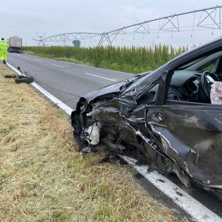Castello d'Agogna: scontro auto-camion sulla provinciale 494, ferito un 47enne