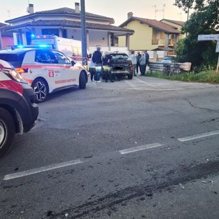 Mede: tamponamento tra due auto in via Fermi, ferite 3 persone