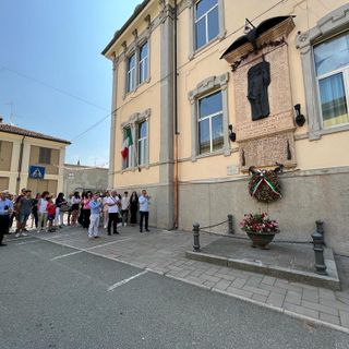 Festa della Repubblica, a Pieve del Cairo inaugurata la nuova facciata delle scuole medie. Le immagini