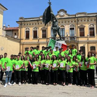 Mede: presentata in piazza della Repubblica, la leva dei Coscritti 2005