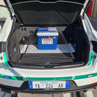 Bimbo di 8 anni dona i reni a coetaneo: organi trasportati dalla Polizia locale di Robecco dal San Raffaele a Firenze