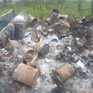 Lettere al Direttore: bidoni di solventi e vernici bruciati, abbandonati nelle campagne tra Gambolò e Vigevano