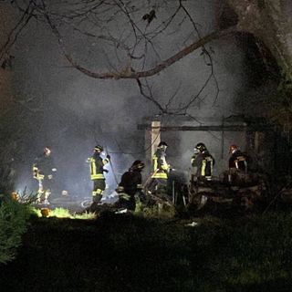 Casteggio: incendio in un capannone, sul posto i Vigili del fuoco di Voghera e Mede