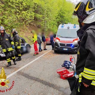 Oltrepò: scontro tra auto storiche durante un corteo, interviene l'elisoccorso