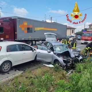 Casteggio: scontro tra auto e mezzo pesante, tre feriti, uno in condizioni gravissime