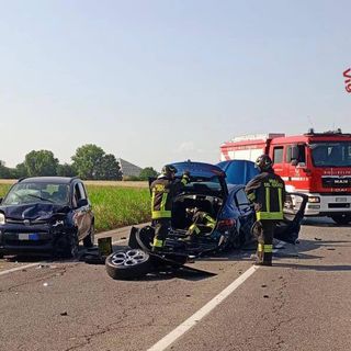 Pavia: schianto tra auto e furgoncino sulla tangenziale Est, 10 feriti, tra cui 4 bambini. Chiuso il tratto tra viale Lodi e viale Cremona