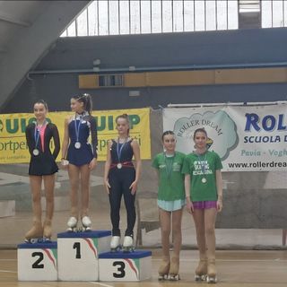Pattinaggio artistico: brillano le vigevanesi Castellani e Conti, oro e bronzo in una gara regionale