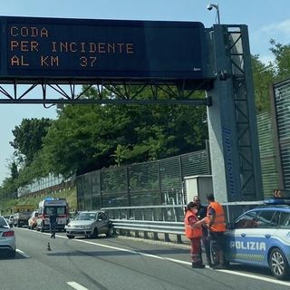 Schianto sulla A8 tra Legnano e il bivio con la A9: ferita una persona e code