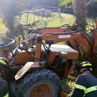 FOTO. Muore schiacciato dal trattore: tragedia nel Varesotto