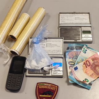 Pavia: spacciava cocaina alla cascina Libellula, arrestato pusher 24enne