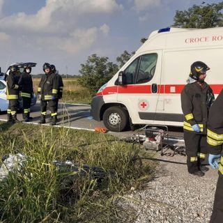 Albonese: tragico schianto con un'auto d'epoca, muore 82enne, gravemente ferita la compagna