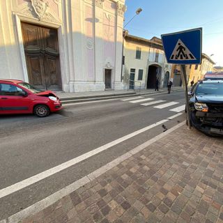 San Giorgio: frontale tra due auto in paese, soccorse 3 persone