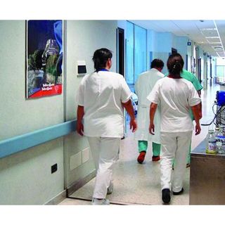 «Negli ospedali svizzeri e ticinesi si cercano infermieri italiani a 3500 euro al mese»