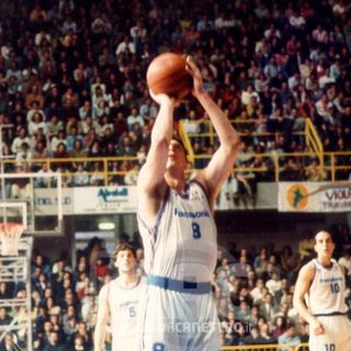 VIDEO - Il racconto dell'ex campione ucraino Volkov sotto le bombe: «Non ci credo ancora, ma è la realtà...»