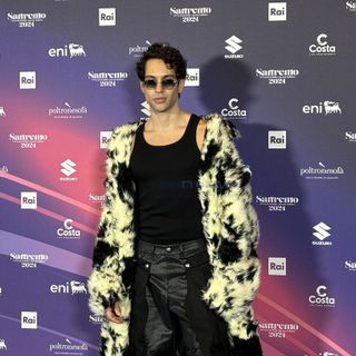 74° Festival di Sanremo, Mahmood: “La tuta gold è una sorta di armatura che mi sono costruito nel tempo”