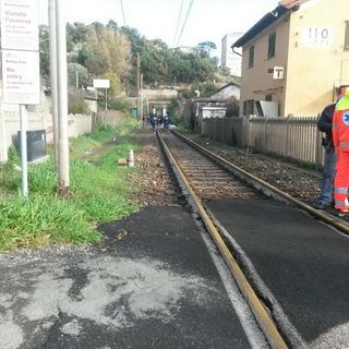 Pavia: neonato agganciato da un treno merci in stazione, è in gravissimo