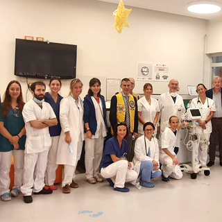 I Lions Club Pavia Host donano un monitor al reparto di oncoematologia del San Matteo