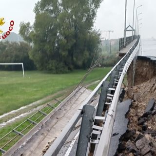 Novara, cavalcavia ’25 Aprile’ : sei avvisi di garanzia per quella che poteva essere una tragedia
