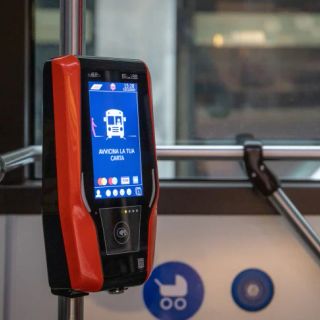 Atm: da giovedì 13 si paga ‘contactless’ anche su bus e tram
