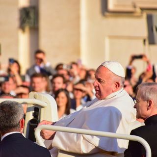 L'addio al Papa. Da mercoledì la salma esposta in San Pietro. Un ictus la probabile causa del decesso. Cosa succede adesso