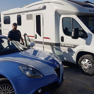 Quattro persone ai domicilari per truffe sulla compravendita di camper
