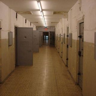 Vigevano: detenuta picchia agente di polizia penitenziaria
